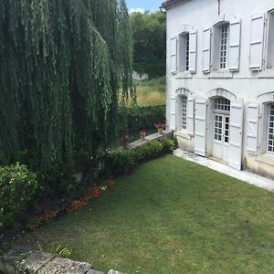 Bed and Breakfast La Maison Du Pont à La Rochebeaucourt-et-Argentine Exterior photo