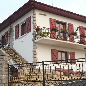 Appartement Nun Hobeki à Aincille Exterior photo