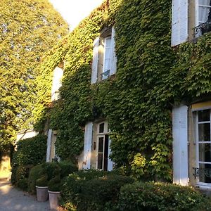 Bed and Breakfast La Maison du Pinier à Breuil-Barret Exterior photo