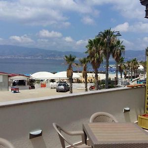 B&B A Due Passi Dal Mare Catona Di Reggio Calabria Exterior photo