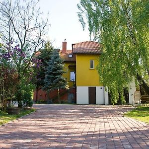 Villa Apisoltysowka à Powązki Exterior photo