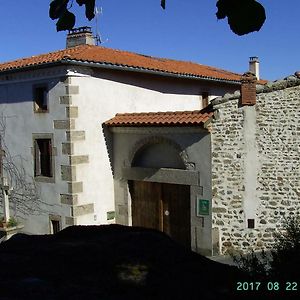 Bed and Breakfast La Fontaine à Saint-Georges-en-Couzan Exterior photo