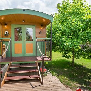 Villa Roulotte au Paradis des Animaux 2 à 4 personnes à Coublevie Exterior photo