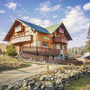 Hotel Penzion Dinda à Stará ľubovňa Exterior photo