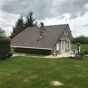 Villa Gite de L'Hirondelle à Mareuil-en-Brie Exterior photo