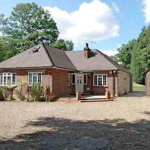 The Caduceus- Residence Chertsey Exterior photo