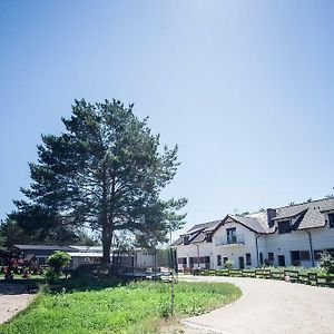 Villa Quatro Osrodek Jezdziecki - Gospodarstwo Agroturystyczne à Pobiedziska Exterior photo