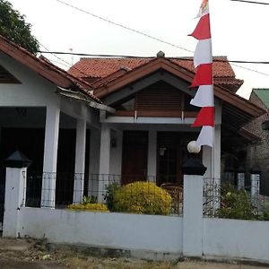 Villa Wisma Sayura Syariah à Cinangka Exterior photo