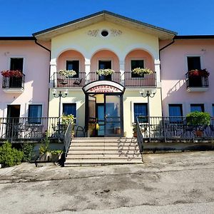 Hotel Locanda "Alla Rosa" à Lusiana Exterior photo