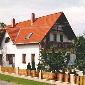 Bed and Breakfast Zsuzsa Panzio à Balatonfüred Exterior photo