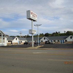 North Country Inn & Suites Mandan Exterior photo