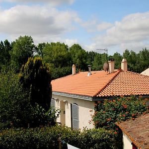 Hotel Maison d'hôtes LE LAVOIR à Fontaines  Exterior photo