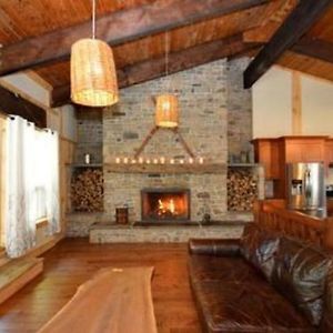 Villa 9 Bed Blue Mountain Chalet With Hot Tub - Sleeps 20 à Collingwood Exterior photo