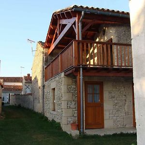 Bed and Breakfast Chambre d'hôte Au col de Cygne à Blanzac-les-Matha Exterior photo