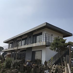 Sky Guesthouse & Cafe - Hostel Seogwipo Exterior photo