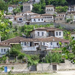 Guesthouse&hostel Lorenc Berat Exterior photo