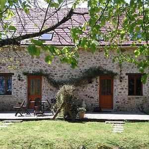 Villa Gite du Sorbier à Le Chalard Exterior photo