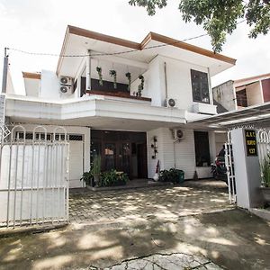 Appartement Reddoorz Near Sanan Malang Exterior photo