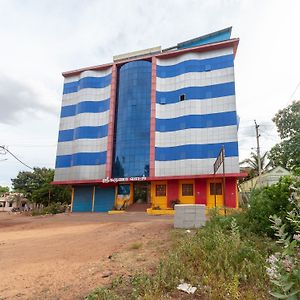 Hotel Oyo 15663 Sri Karuna Residency à Thanjavur Exterior photo