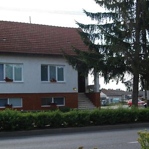 Hotel Penzion Na Rozcesti à Svatoborice Exterior photo