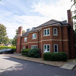 Appartement Flexi-Lets@Old Rectory Court, Frimley Exterior photo