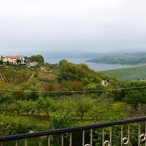 Villa Domus Lacus à Campolattaro Exterior photo