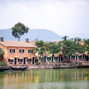 Hotel The Verona At Tub Lan à Si Maha Phot Exterior photo