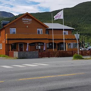 Hotel Henriksen Gjestestue à Sørkjosen Exterior photo