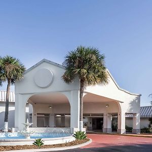 Days Inn By Wyndham St. Petersburg / Tampa Bay Area Pinellas Park Exterior photo