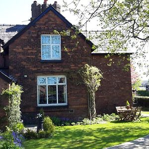 Bed and Breakfast The School House à Warrington Exterior photo