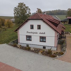 Hotel Pernstejnuv Statek à Divci Kopy Exterior photo