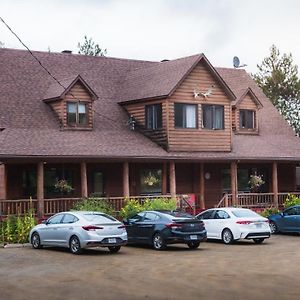 Hotel L'Auberge Refuge du Trappeur à Saint-Mathieu-du-Parc Exterior photo