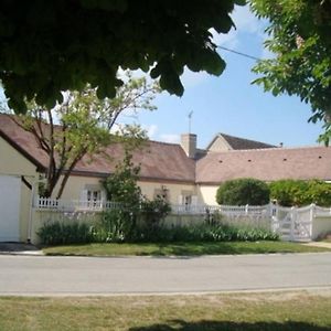 Bed and breakfast Les Glycines de Bougy Exterior photo