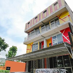 Hôtel Koolkost @ Bukit Cemara Tidar à Malang Exterior photo