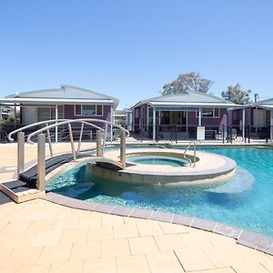 Hotel Ingenia Holidays Hunter Valley à Cessnock Exterior photo