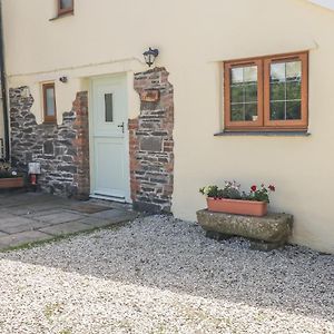 Lower West Curry Cottage Launceston Exterior photo