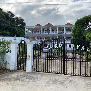 Bed and Breakfast Lord Royale à Duncans Exterior photo