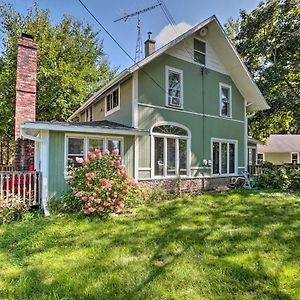 Pet-Friendly Home With Views Of Lake Delavan! Exterior photo