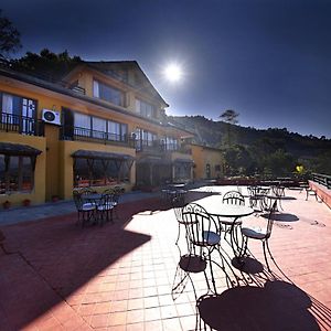 Hotel The Lapsi Tree à Nagarkot Exterior photo