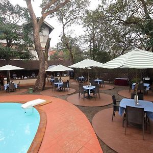 Westend Hotel Matheran Exterior photo