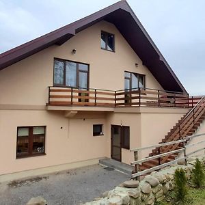 Hotel Садиба У Васі à Svalyava Exterior photo