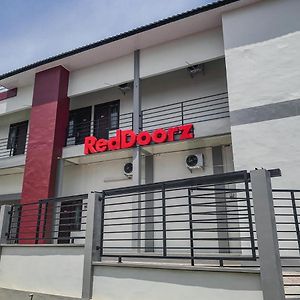 Hotel Reddoorz Syariah Near Universitas Syiah Kuala Aceh à Lamnyong Exterior photo