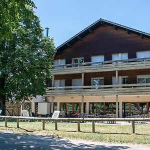 Hotel Vacancéole - Chalet Les Crozats à Lons-le-Saunier Exterior photo