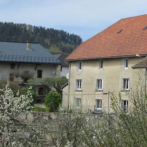 Bed and Breakfast Le Clos Marie à Brenod Exterior photo