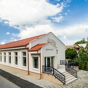 Hotel Am Kastiel Penzion à Rimavská Sobota Exterior photo