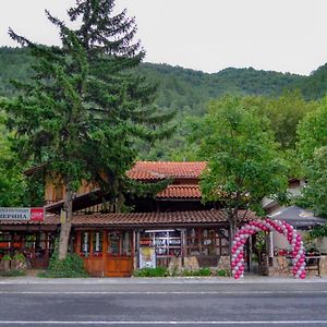 Hotel Restaurant Merina Kresna Exterior photo