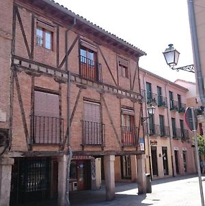 Casa de Huéspedes Vecinodecerbantes Alcalá de Henares Exterior photo