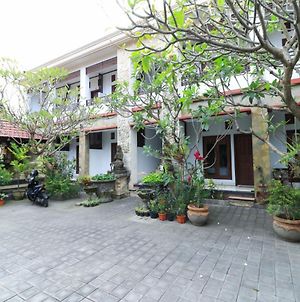 Puri Jayaraja Guest House Kuta Lombok Exterior photo