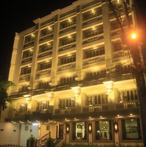 Herald Suites Polaris Manille Exterior photo