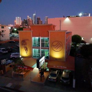 Metropolitan Inn & Suites Los Angeles Exterior photo